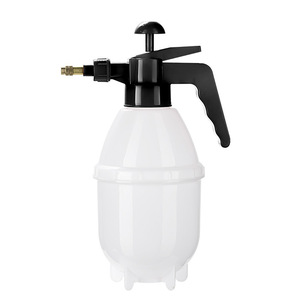Rociador Neumático Rocky Mountains de 1500 ml, Regadera de Plástico para Jardín, Herramienta de Riego por Aspersión - Product Image 1