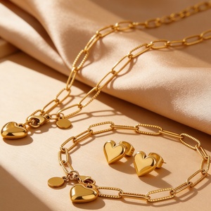 Collana con ciondolo a cuore in bambù e acciaio inossidabile, bestseller, set di gioielli di lusso, di nicchia, di alta gamma, in oro 18 carati - Product Image 1