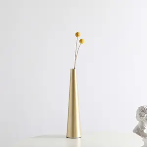 In-Voorraad Groothandel Nordic Aluminium Vaas Gouden Tafelblad Metalen Vaas Ornamenten Creatieve Woonkamer Decoratieve Ambacht Luxe Modern