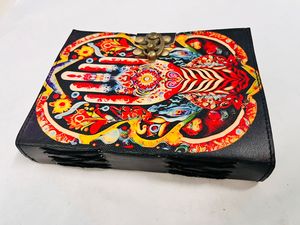 Cuaderno de Cuero Genuino con Diseño Estético, Estampado de Mano de Hamsa, Ojo y Tres Peces, Borde Rústico Clásico, Papel Duradero - Product Image 2