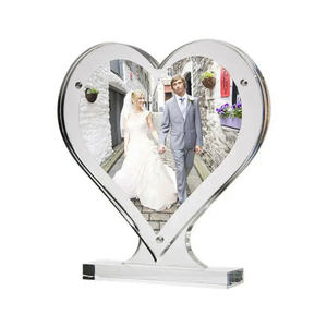 Магнитная прозрачная акриловая рамка в форме сердца с подставкой, персонализированная акриловая фоторамка, фотоблок в форме сердца с основанием - Product Image 1