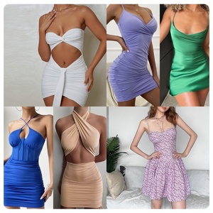 Ropa al por mayor: Vestidos, trajes de baño, tops y prendas de vestir variadas, importadas directamente, en pacas a granel, stock de ropa. - Product Image 2