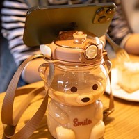 Bouteille d'eau en plastique en forme d'ours de miel, mignon, kawaii al por maier, de qualité alimentaire, vide, boba sans bpa, avec sangle en paille