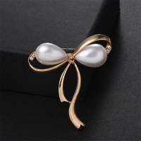 Broches en alliage de galvanoplastie avec nœud en diamant pour femmes, plaqué or, perle, perle, plaqué argent, les plus populaires