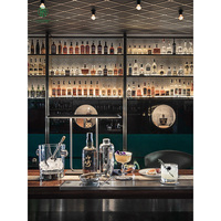 Comptoir de bar de luxe, casier à vin, banquette en velours, mobilier commercial pour boîte de nuit, inspiration de décoration pour salon VIP