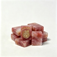 Mahjong personnalisé de marque, production en gros, jeu de tuiles de mahjong en résine de luxe rouge et multicolore, fabricant de mahjong en gros
