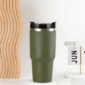 Gobelet isotherme à double paroi de 20 oz en acier inoxydable avec couvercle à paille pour les trajets quotidiens en voiture - Product Image 2