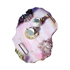 Grand plateau de service en résine avec poignée métallique durable, léger et fonctionnel pour un service quotidien régulier ou un hébergement occasionnel - Product Image 1