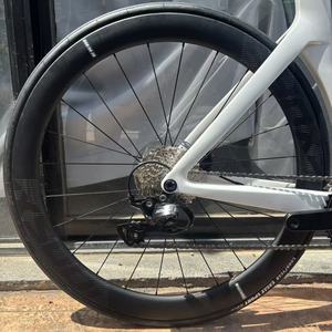 Bicicleta de <span class=keywords><strong>Carretera</strong></span> KOZO Shi Mano <span class=keywords><strong>105</strong></span> OEM de Fibra de Carbono Aero Hardtail de 7.9 KG, 700C, con Frenos de Disco Hidráulicos y Ruedas Ligeras de Competición - Product Image 6