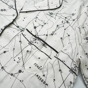 Ropa de dormir de poliéster suave 100% con logotipo personalizado al por mayor, pijamas de dos piezas de ocio de talla grande para primavera y verano para mujer - Product Image 6