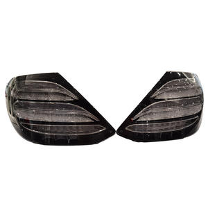 Luces traseras LED THO para Mercedes-Benz Clase E 2016-2020 W213 versión ahumada roja a negra con señal de giro secuencial - Product Image 3