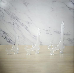 Chevalet en acrylique transparent moderne pliable et amovible pour afficher des objets de plaques de photos lors de mariages et d'événements - Product Image 2