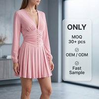 Robe d'été mini froncée pour femme, col en V profond, manches longues, unie, plissée, coupe patineuse, sexy, tendance, fabrication OEM ODM