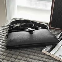Sac bandoulière homme personnalisé OEM ODM avec logo, fermeture à rabat, sangle réglable, sac messager pour le travail au bureau