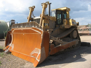 Bulldozer sur chenilles D9N d'occasion, moment de charge élevé 40000 kg, capacité de nivellement 8,6 m - Product Image 6