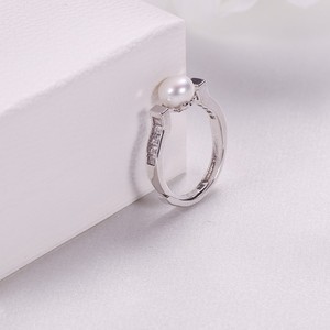 Wholesale Elegant Simple Open-End <b>Ring</b> with Freshwater <b>Pearl</b> Copper Plated White Gold for Women New Collection - Product Image 4