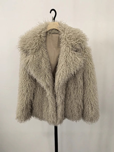 <span class=keywords><strong>Manteau</strong></span> <span class=keywords><strong>mi</strong></span>-<span class=keywords><strong>long</strong></span> en fausse fourrure de style hivernal, <span class=keywords><strong>couleur</strong></span> <span class=keywords><strong>camel</strong></span>, avec col - Product Image 3