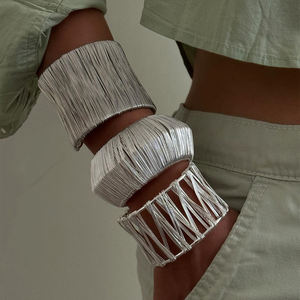 <span class=keywords><strong>Bracelet</strong></span> Manchette Épaisse Géométrique Irrégulière en Alliage Minimaliste pour Femme, Style Personnel et Tendance, Idéal pour la Vente en Gros - Product Image 2