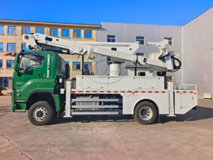 Vehículo de Trabajo Aéreo Aislado ISUZU de 18m, Camión con Plataforma Elevadora Aislada sobre Chasis Isuzu para Operaciones en Líneas Eléctricas - Product Image 3