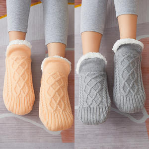 Chaussons d'intérieur tricotés pour femme, anti-salissures, à 5 orteils, avec design sur le corps et le bordure, pour l'hiver - Product Image 2