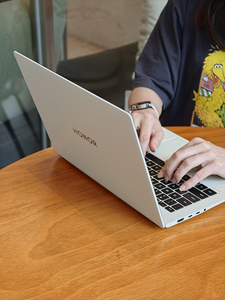 Portátil Empresarial HONOR <span class=keywords><strong>Magicbook</strong></span> <span class=keywords><strong>Pro</strong></span> <span class=keywords><strong>14</strong></span> 2026 de <span class=keywords><strong>14</strong></span>.6 Pulgadas, U5-338H, 32GB RAM, 1TB SSD, Pantalla Táctil OLED 3.1K con Protección Ocular - Product Image 2