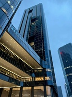 Système de mur-rideau en aluminium direct usine avec unités de verre isolant pour la façade des hôtels, centres commerciaux et immeubles de bureaux – Fournisseur OEM