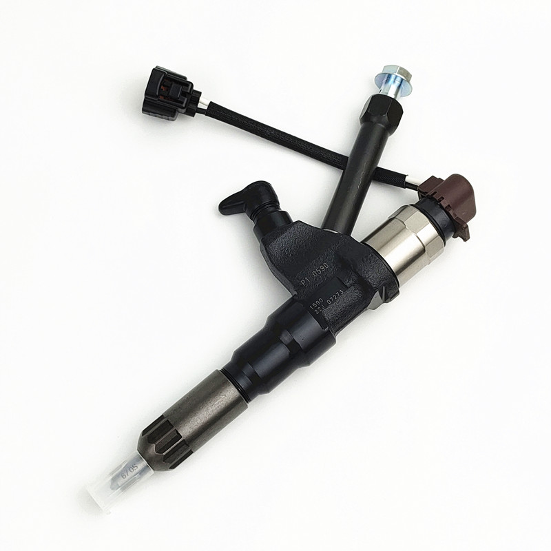 Diesel Injector 23670-E0590 Common Rail Injector 295050-1590 for Toyota HILUX 2KD-FTV
