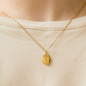 Collier Rose Rétro Exquis Haut de Gamme en Acier Inoxydable avec Pendentif Fleur Simple Plaqué Or 18K pour Enfants - Product Image 4