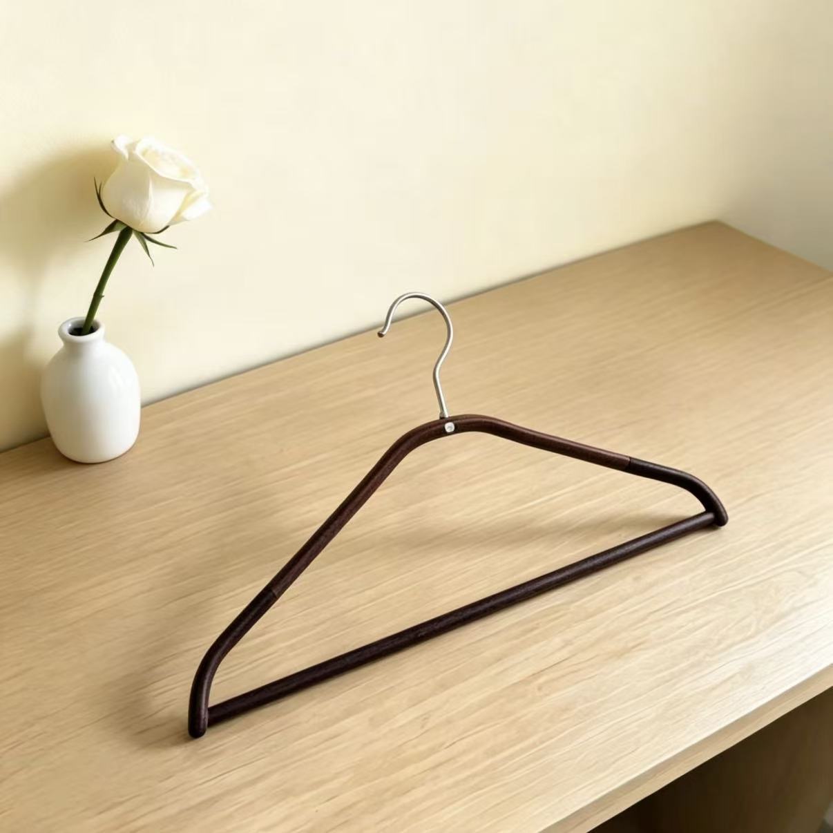 ไม้แขวนเสื้อสีวอลนัท