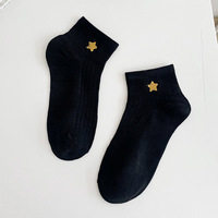 Chaussettes de cheville en coton pour femmes courtes noir blanc coeur étoile lune broderie Logo personnalisé été équipage à la mode conception tricotée