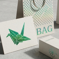 Échantillon gratuit de feuille holographique argentée à changement de couleur PET pour l'estampage à chaud sur papier, plastique et verre pour emballages personnalisés