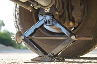 Vente en gros de cric hydraulique à ciseaux pour voiture, capacité de charge de 1,5 tonne, en acier mécanique, fonctionnement simple avec une forte capacité de charge