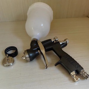 Pistola de Pulverización Devilbiss con Boquilla de 1.8mm, Vaso de 1000ml, Alimentación por Gravedad, Aluminio y Plástico - Product Image 3