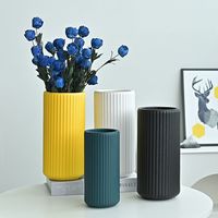 Vase de table en céramique nordique moderne, finition mate – Décoration écologique pour fleurs séchées, arrangements floraux et plantes aquatiques
