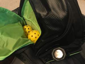 Sac à dos de pickleball personnalisé avec rangement pratique pour raquettes - Sac de voyage élégant et portable pour tous les joueurs - Product Image 6