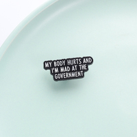 Épinglette en émail personnalisée « Mon corps fait mal et je suis en colère contre le gouvernement », citation drôle, badge en métal, épinglette de revers sarcastique, cadeau