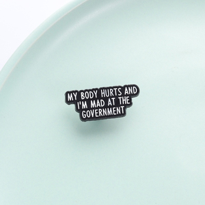 Épinglette en émail personnalisée « Mon corps fait mal et je suis en colère contre le gouvernement », citation drôle, badge en métal, épinglette de revers sarcastique, cadeau - Product Image 3
