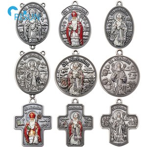 Ciondolo Collana Medaglione Personalizzato di San Nicola, Patrono Cattolico dei Bambini, con Rosario Centrale - Product Image 1