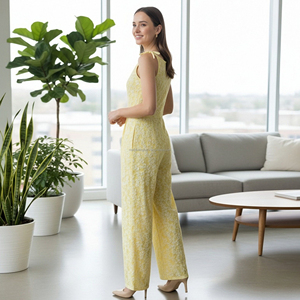 Combinaison personnalisée pour femmes avec broderie florale sur toute la surface, bretelles à nouer, pantalon pour femmes - Product Image 2