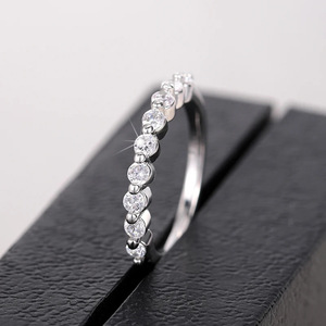 Elegante Anello con Zirconi Incastonati, Gioiello Minimalista Classico da Donna, per Uso Quotidiano, Regalo Chic - Product Image 6