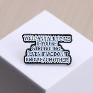 Affascinante Spilla in Lega Smaltata Bianca e Nera con un Messaggio Carino, un Regalo Indispensabile per Volontari e Promotori della Salute Mentale - Product Image 2