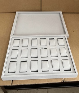 Plateau de présentation pour montres en velours gris, 18 emplacements, directement de l'usine, plateau de rangement pour montres avec logo personnalisé pour les bijouteries et les magasins de montres, plateau à montres en velours - Product Image 1