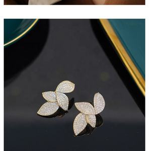 ต่างหูเพชรเม็ดเล็กทรงกลีบดอกไม้ สไตล์เกาหลี หรูหรา ดีไซน์เฉพาะกลุ่ม ระดับไฮเอนด์  เครื่องประดับอินเทรนด์ใหม่ - Product Image 5