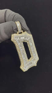 Colgante de Diamante en Forma de D de Alto Brillo para Hombre y Mujer, Hecho con Plata de Ley 925, Joyería Elegante y Duradera - Product Image 2