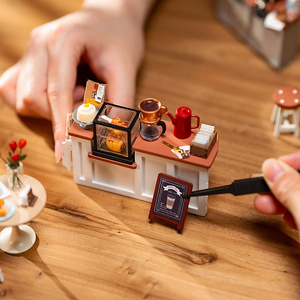 Kit Artigianale Robotime Rolife DG162 <span class=keywords><strong>Casa</strong></span> Caffetteria Slow Life Puzzle 3D in Legno <span class=keywords><strong>Casa</strong></span> delle Bambole in Miniatura Fai-da-Te - Product Image 2
