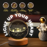 Vente en gros de boules de Poké traditionnelles en cristal de verre 3D gravées au laser, personnalisables, 60 mm, cadeau d'anniversaire créatif DIY avec LED