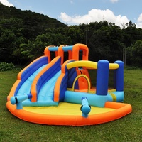 Terrain de jeu gonflable multi-fonction populaire avec double toboggan aquatique, jouets pistolets à eau