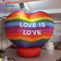 Ballon gonflable en forme de cœur arc-en-ciel pour la décoration d'événements commerciaux, de fêtes et de spectacles