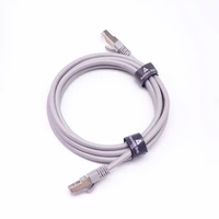 Ensamblaje de cable Ethernet CAT5e con enchufe macho RJ45 Cable de conexión Ethernet de red trenzado de PVC Cat5e de 26AWG con doble blindaje