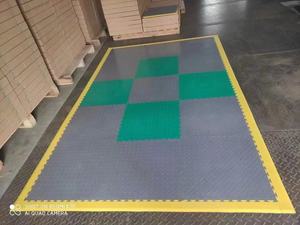 Dalles de <span class=keywords><strong>sol</strong></span> en PVC imperméables 500x500mm 7mm d'épaisseur, écologiques, antidérapantes, à emboîtement, pour garage, nettoyage de voiture - Product Image 6